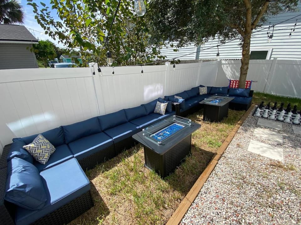 Jax Beach Vacation Stay, with 4 bathrooms, 5-bedroom, 2 fire pits, and 2 balconies House in Jacksonville Beach