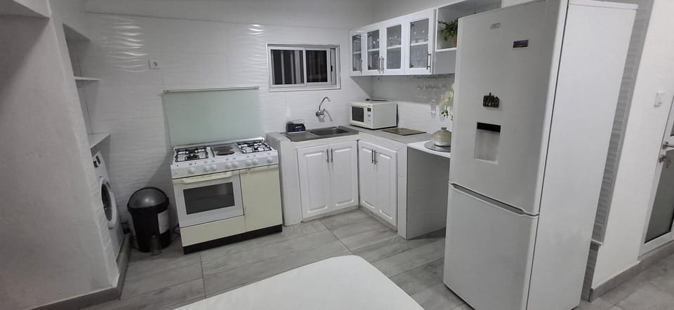 Kitchnet Moderna - Bairro Central Country House in Africa