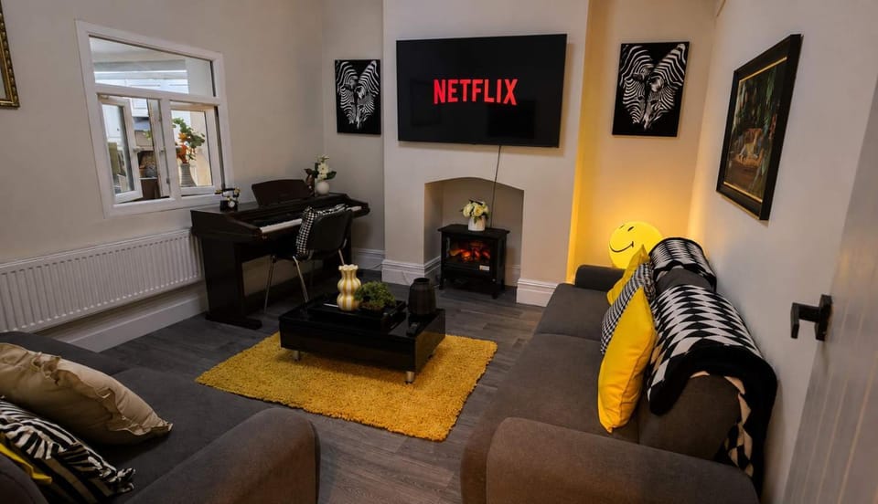TV and multimedia, Living room, Seating area