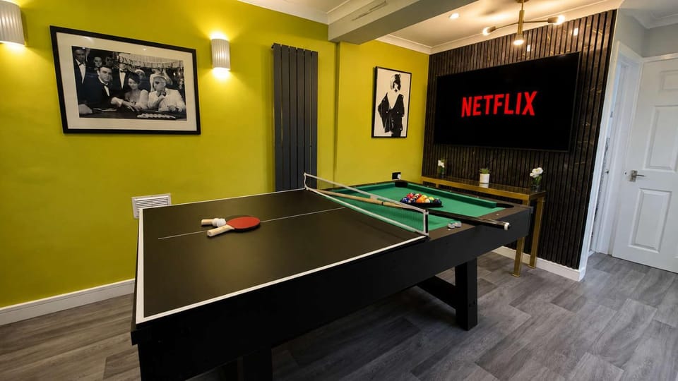 Communal lounge/ TV room, Game Room, Evening entertainment