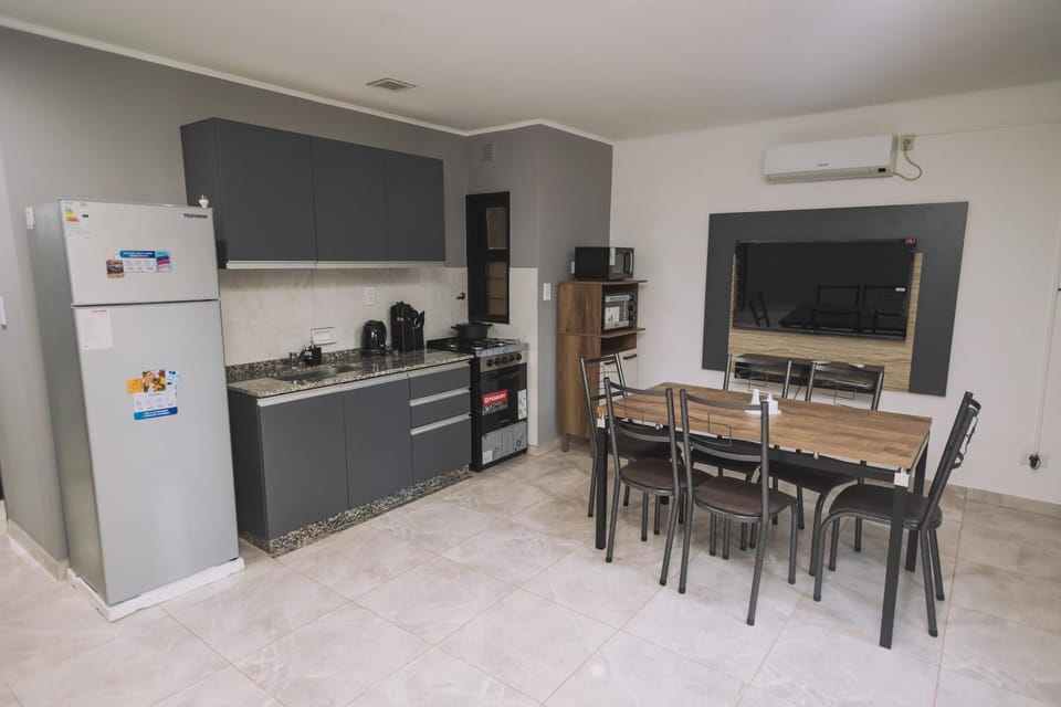 TV and multimedia, Kitchen or kitchenette, Dining area, oven, stove