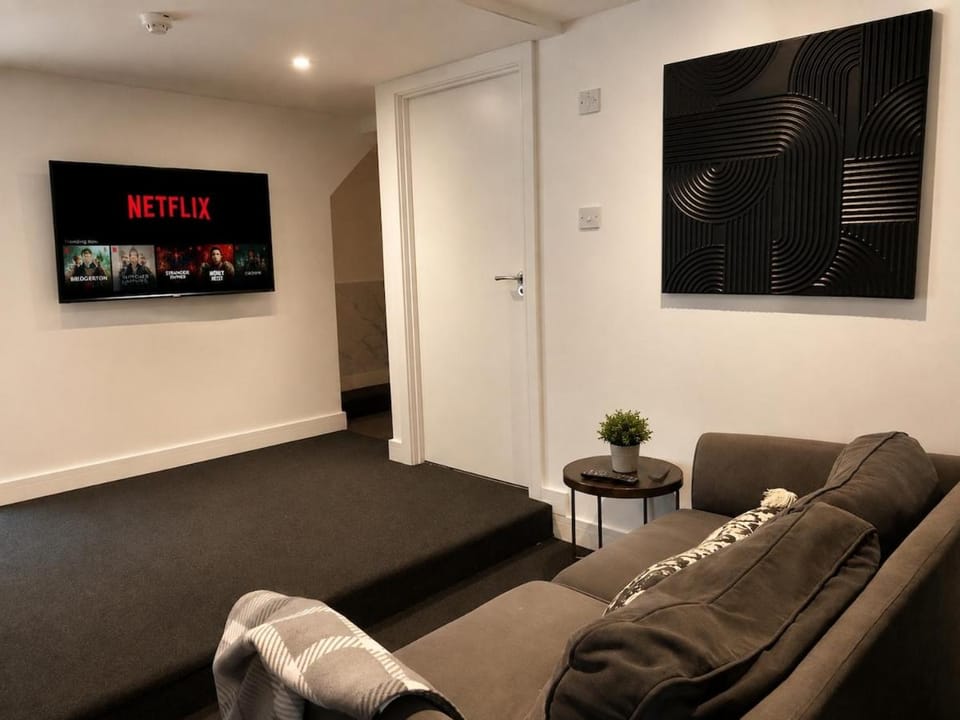 ST15 - 1-Bed Flat Canterbury | Parking & WiFi Apartment in Canterbury