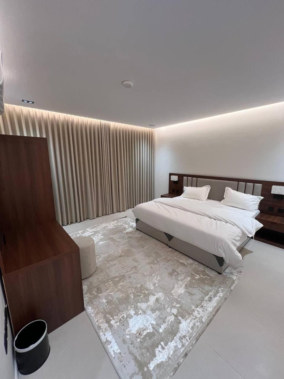 Photo of the whole room, Bedroom