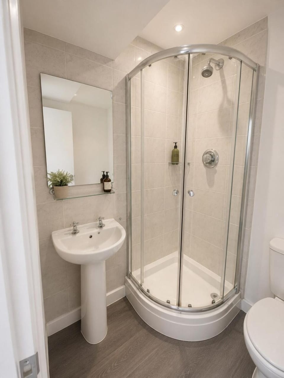 ST5- Twin Ensuite Room Canterbury Room, Parking House in Canterbury