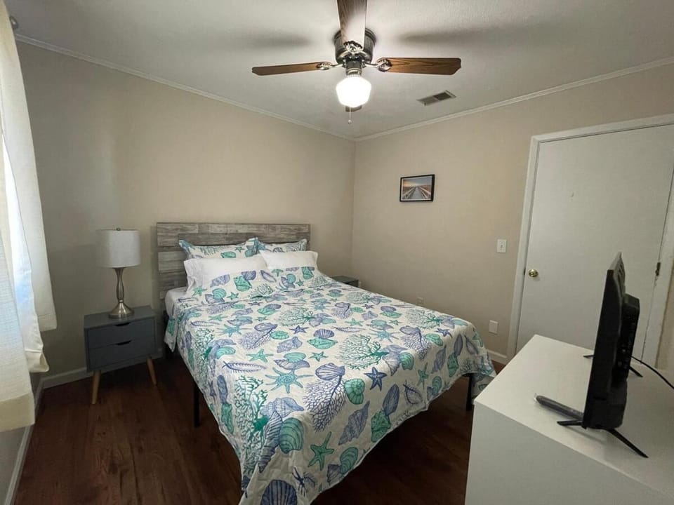 Home Sweet Home, 7 Minutes From Carolina Beach House in New Hanover County