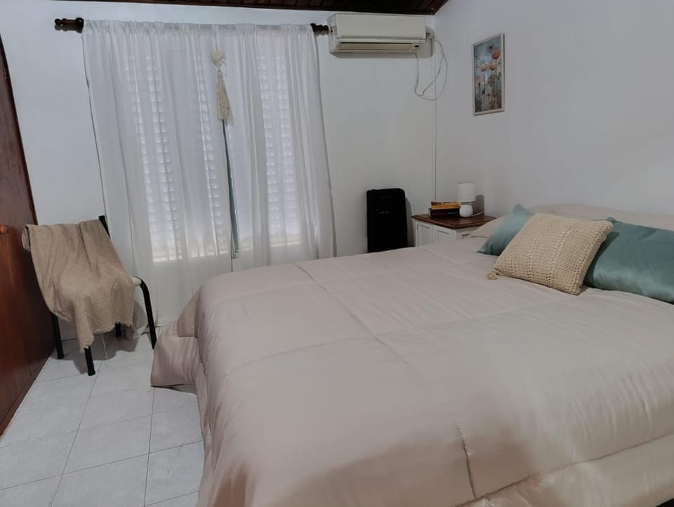 Bed, Photo of the whole room, Bedroom, air conditioner