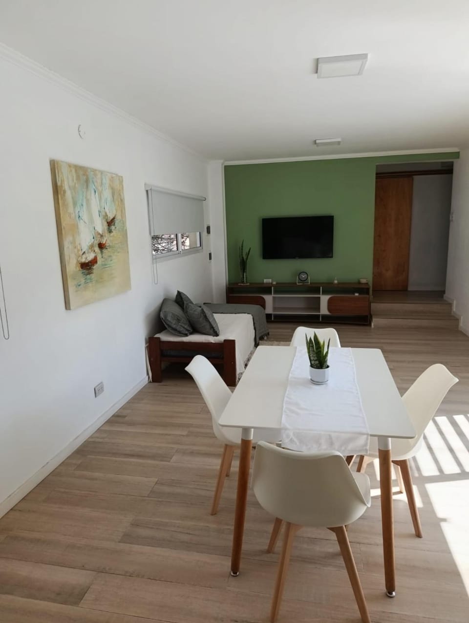 Communal lounge/ TV room, TV and multimedia, Living room, Seating area, Dining area, Evening entertainment