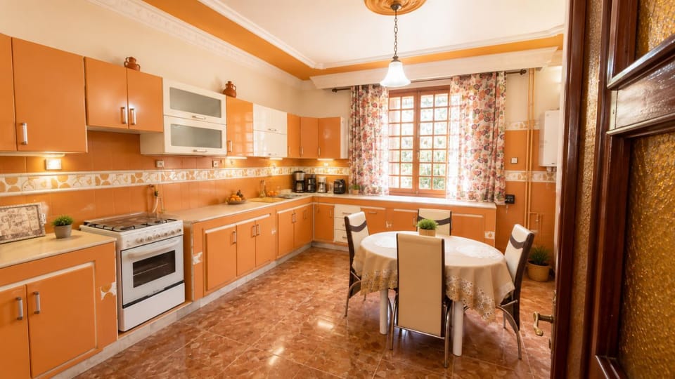 Coffee/tea facilities, microwave, stove, kitchen
