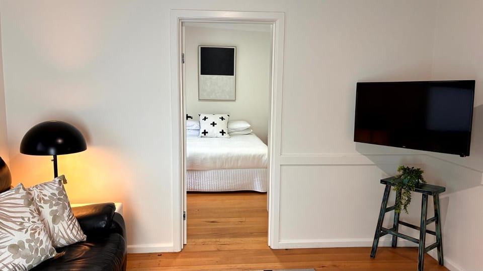 Bed, Living room