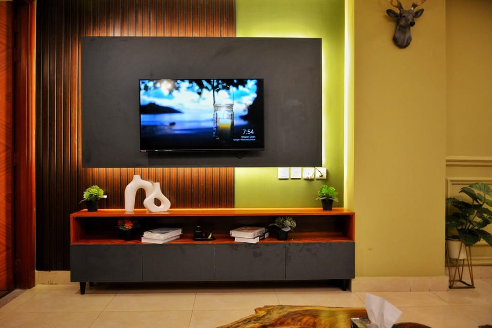 Communal lounge/ TV room, Bed, TV and multimedia, Photo of the whole room, Evening entertainment, Bedroom, towels