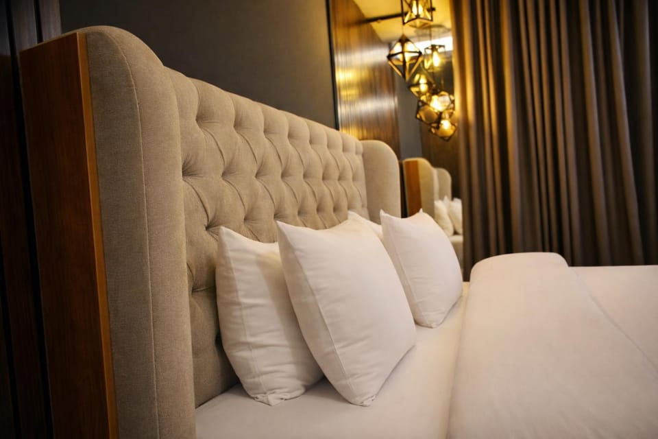 Bed, Living room, Photo of the whole room, Seating area, Bedroom