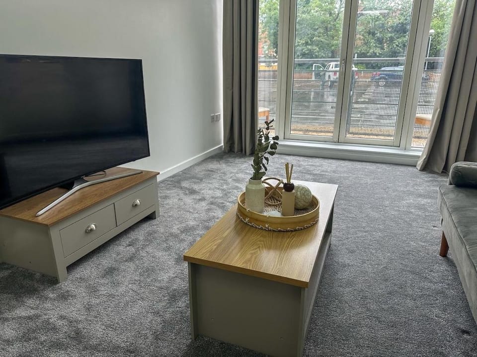 Triumph house 1 bedroom apartment by HomesOnClouds Apartment in Coventry