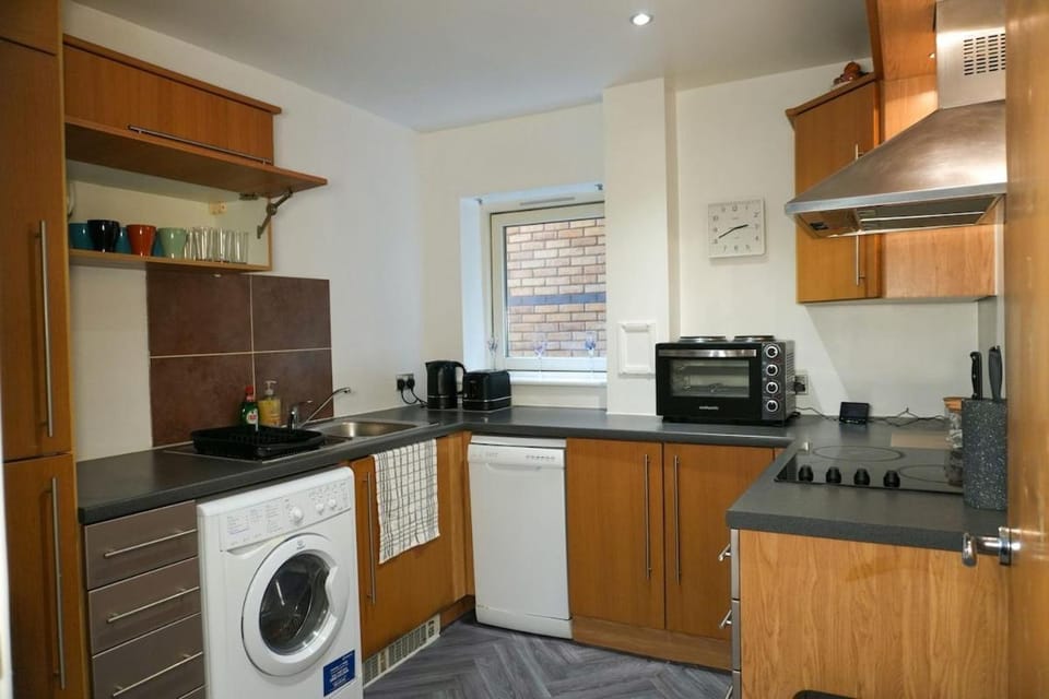 Triumph house 1 bedroom apartment by HomesOnClouds Apartment in Coventry