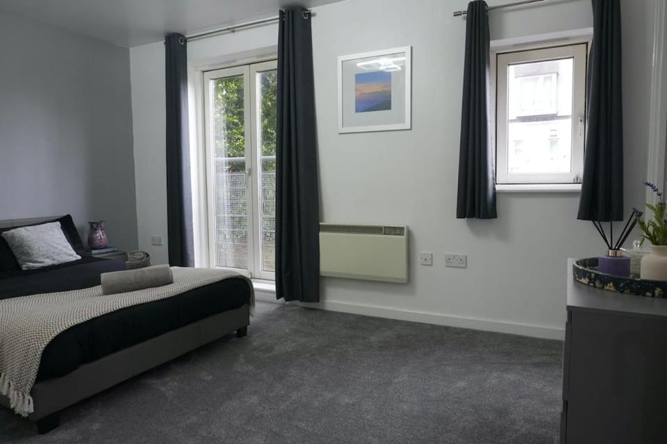 Triumph house 1 bedroom apartment by HomesOnClouds Apartment in Coventry