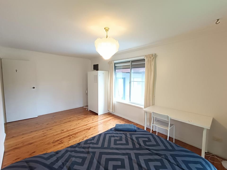Comfortable Queen Room with Private Balcony - E2 Vacation rental in Sydney