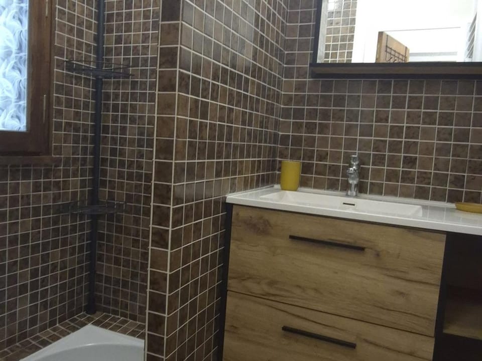Appartement charmant - 5 pers. - FR-1-836-86 Apartment in Arâches-la-Frasse
