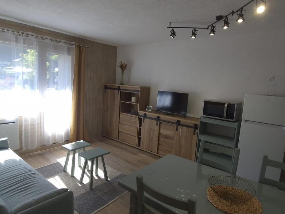 Appartement charmant - 5 pers. - FR-1-836-86 Apartment in Arâches-la-Frasse