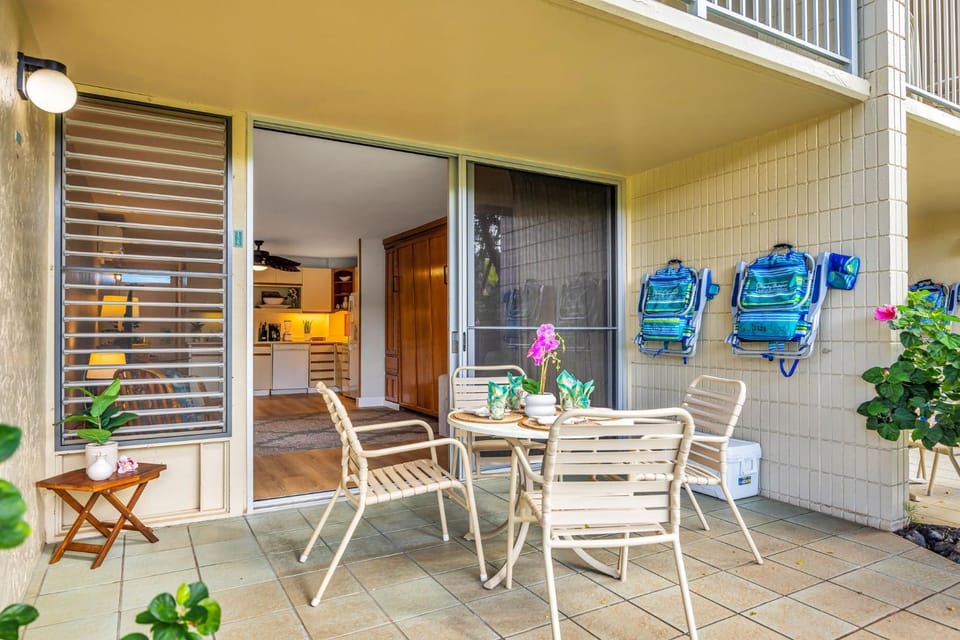 SUMMER SALE! Beachside Studio at Napili Bay Steps to Pool & Jacuzzi - NS D125 House in Kapalua