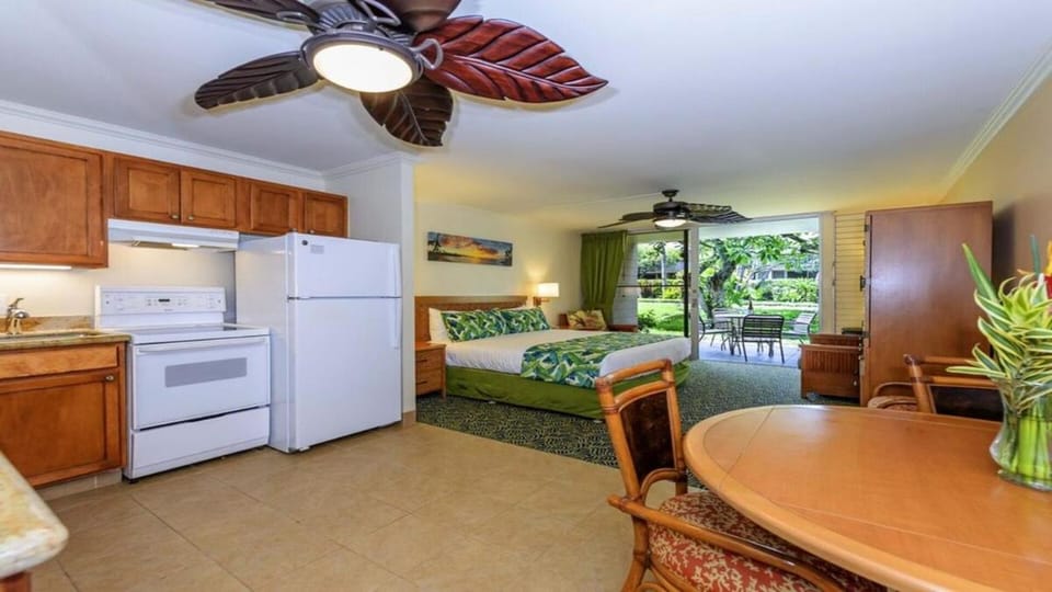 Studio w Pool Steps to Sandy Beach-Napili Shores D127 House in Kapalua