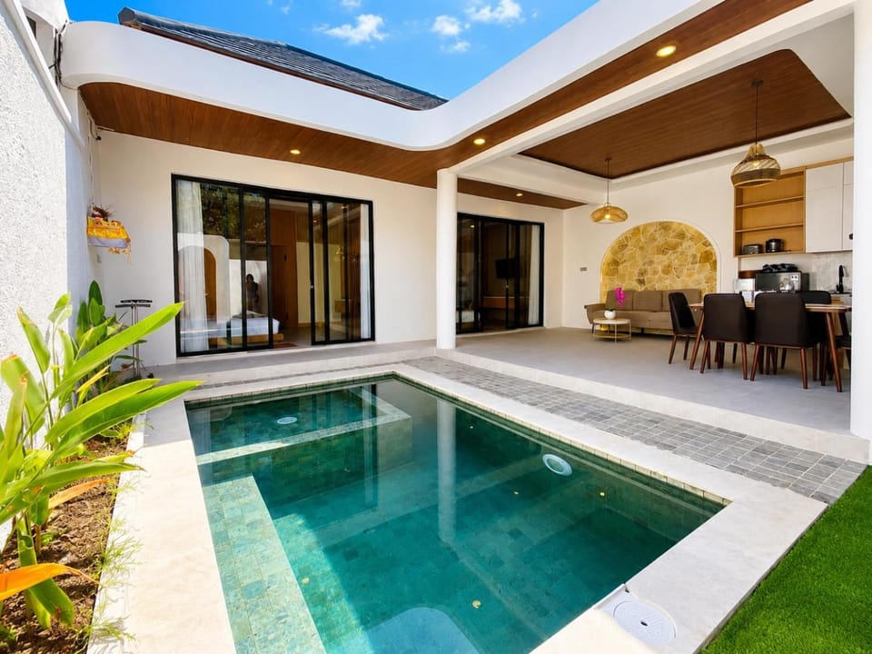 Property building, Swimming pool