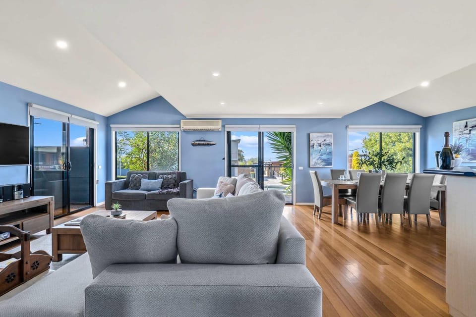 Blue Vista Retreat - Apollo Bay House in Apollo Bay
