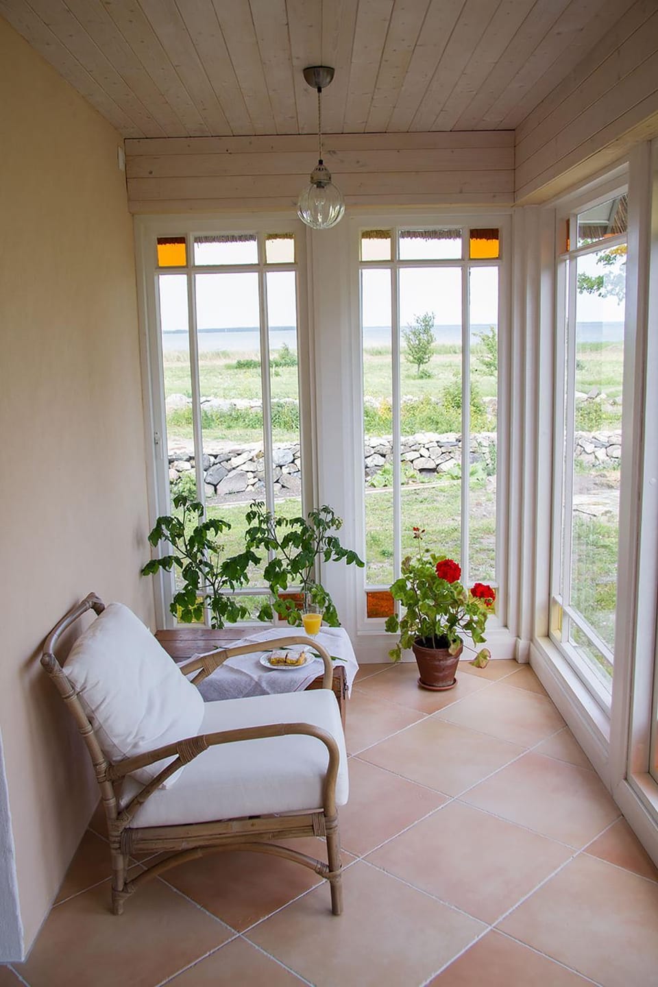 Photo of the whole room, Decorative detail