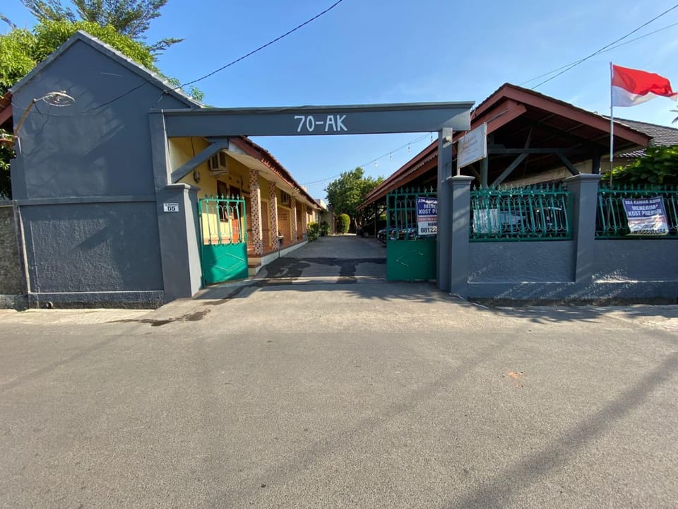 Facade/entrance
