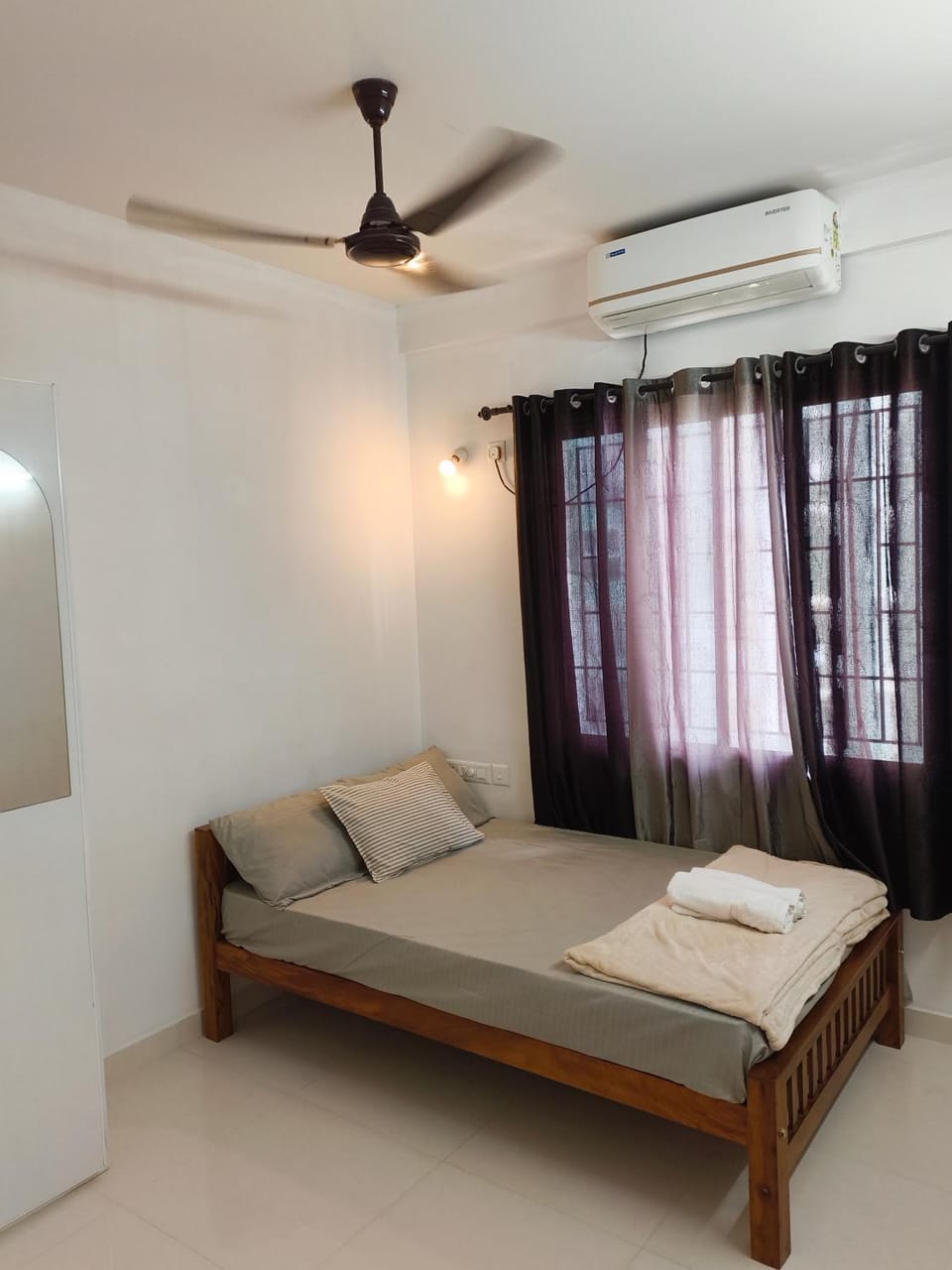 Bed, Photo of the whole room, Bedroom, air conditioner