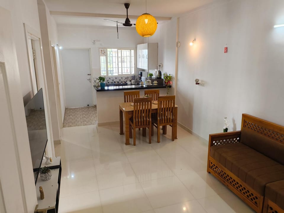 Living room, Dining area
