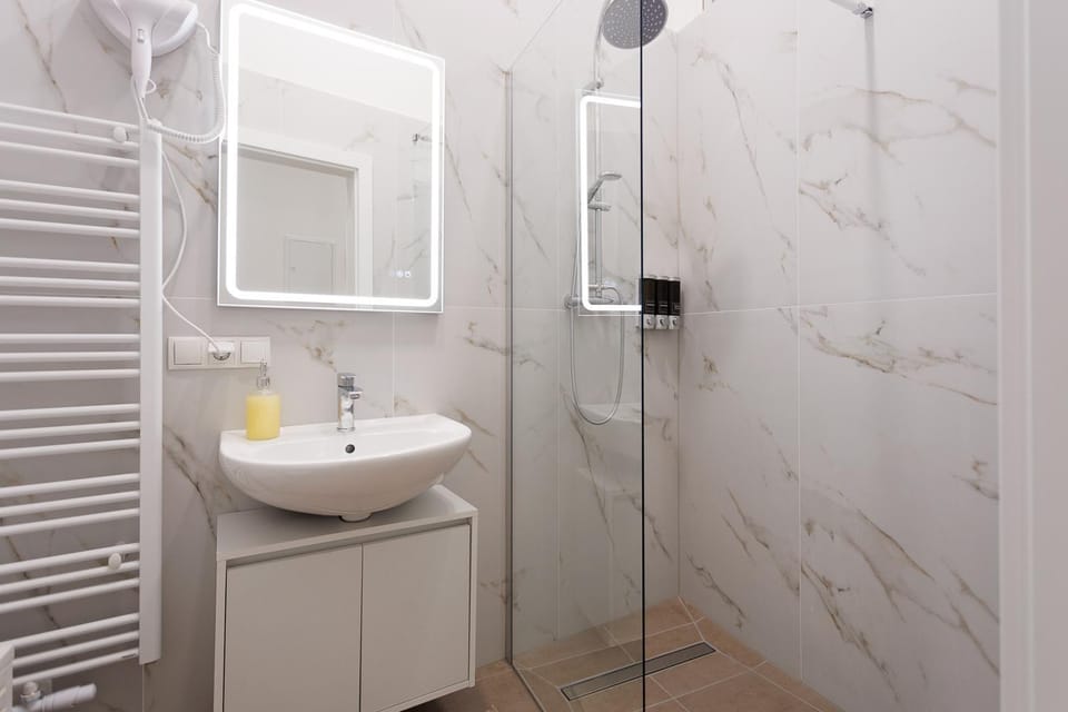 Shower, Bathroom, towels