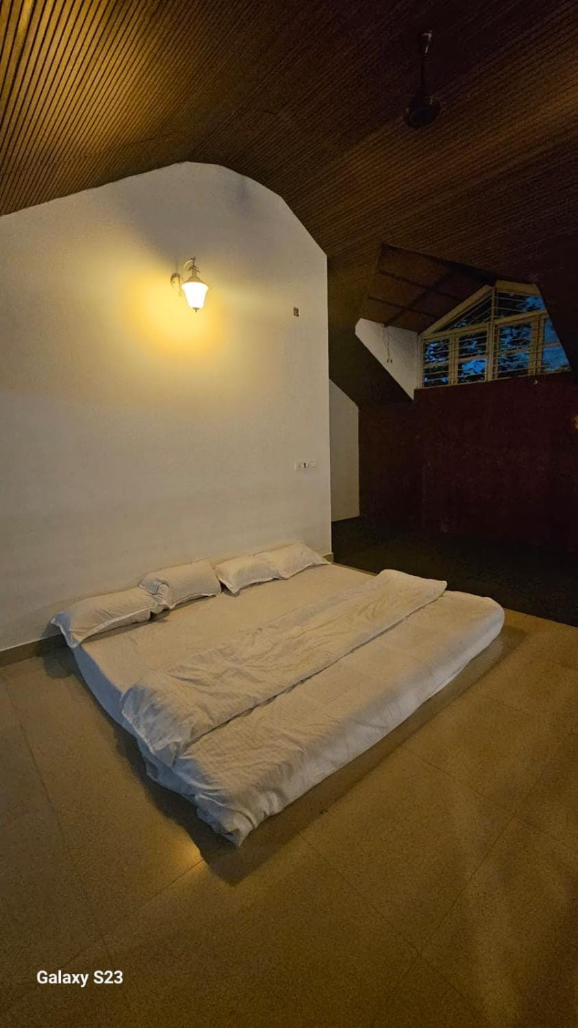 Hillside home with forest views near Wayanad Villa in Kerala