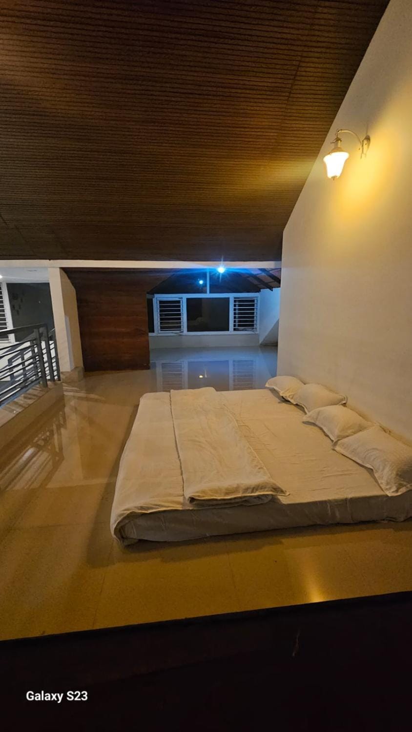 Hillside home with forest views near Wayanad Villa in Kerala