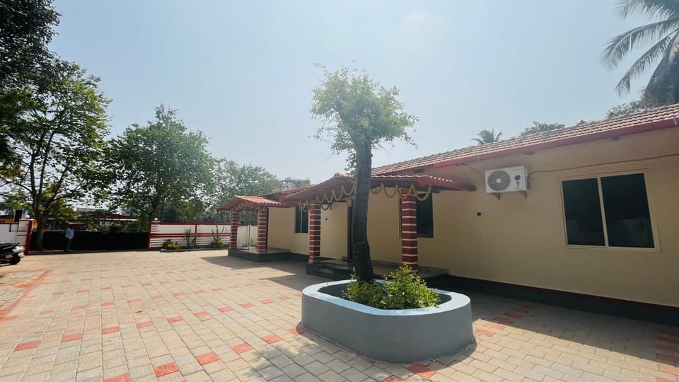 Property building, Day, Garden, Garden