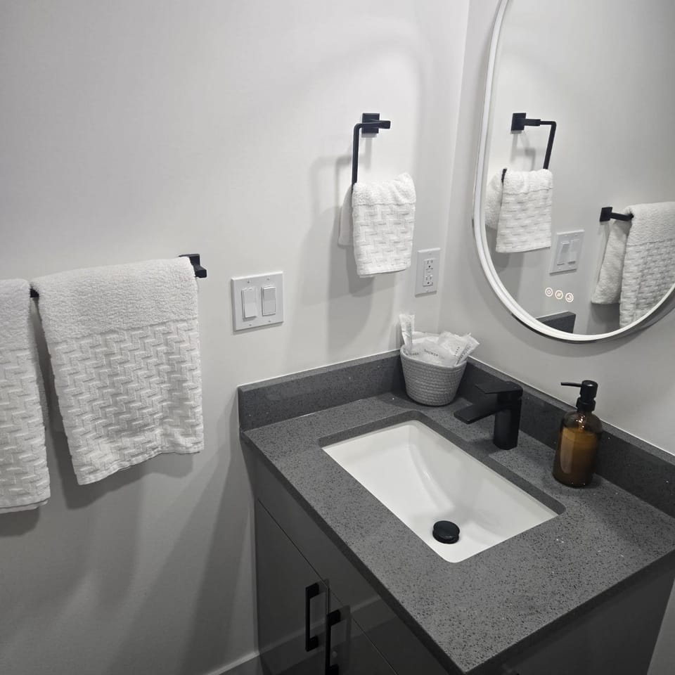Bathroom, towels
