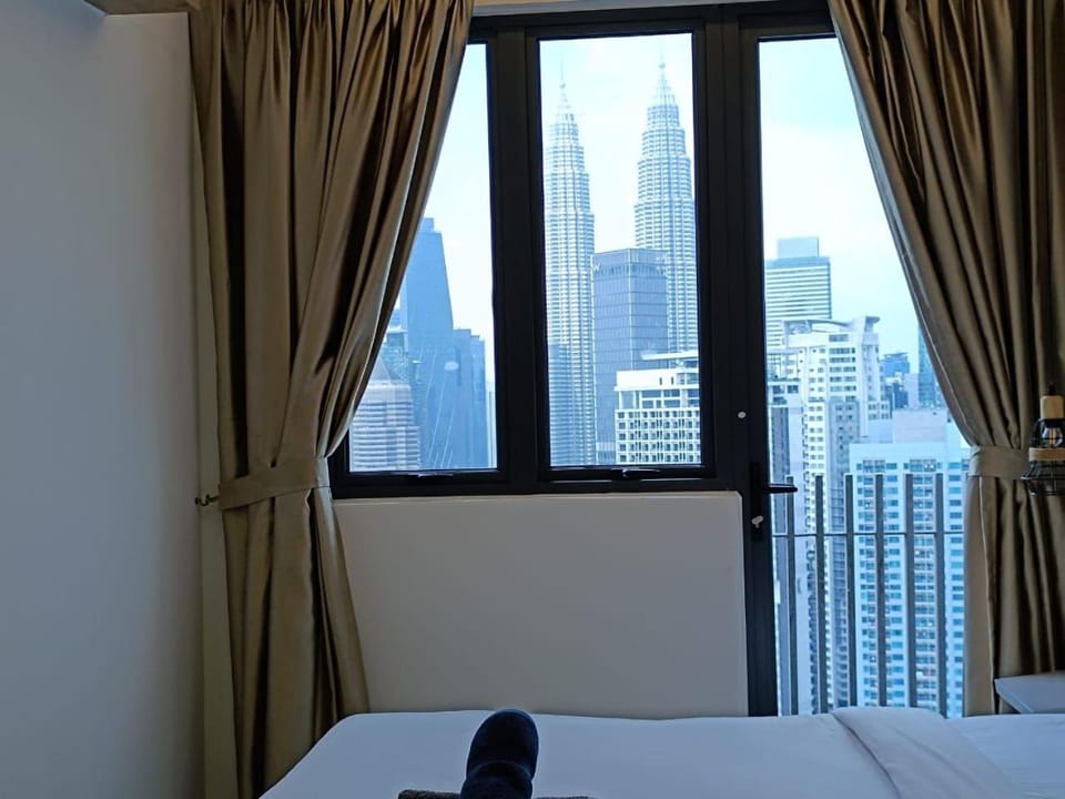 Bed, View (from property/room), Balcony/Terrace, Photo of the whole room, Bedroom, City view