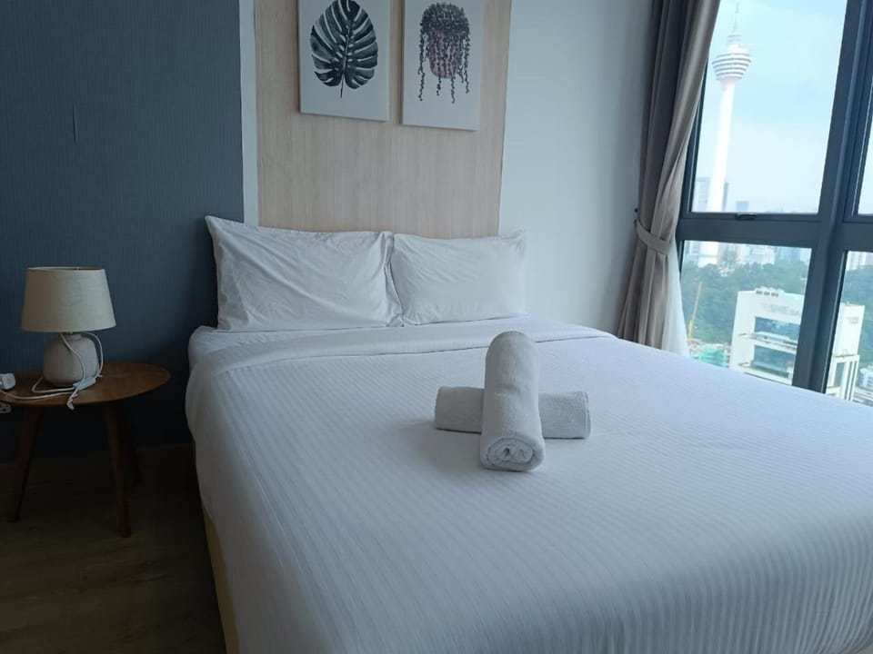 Bed, Bedroom, towels