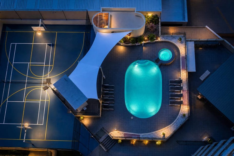 Swimming pool, sunbed