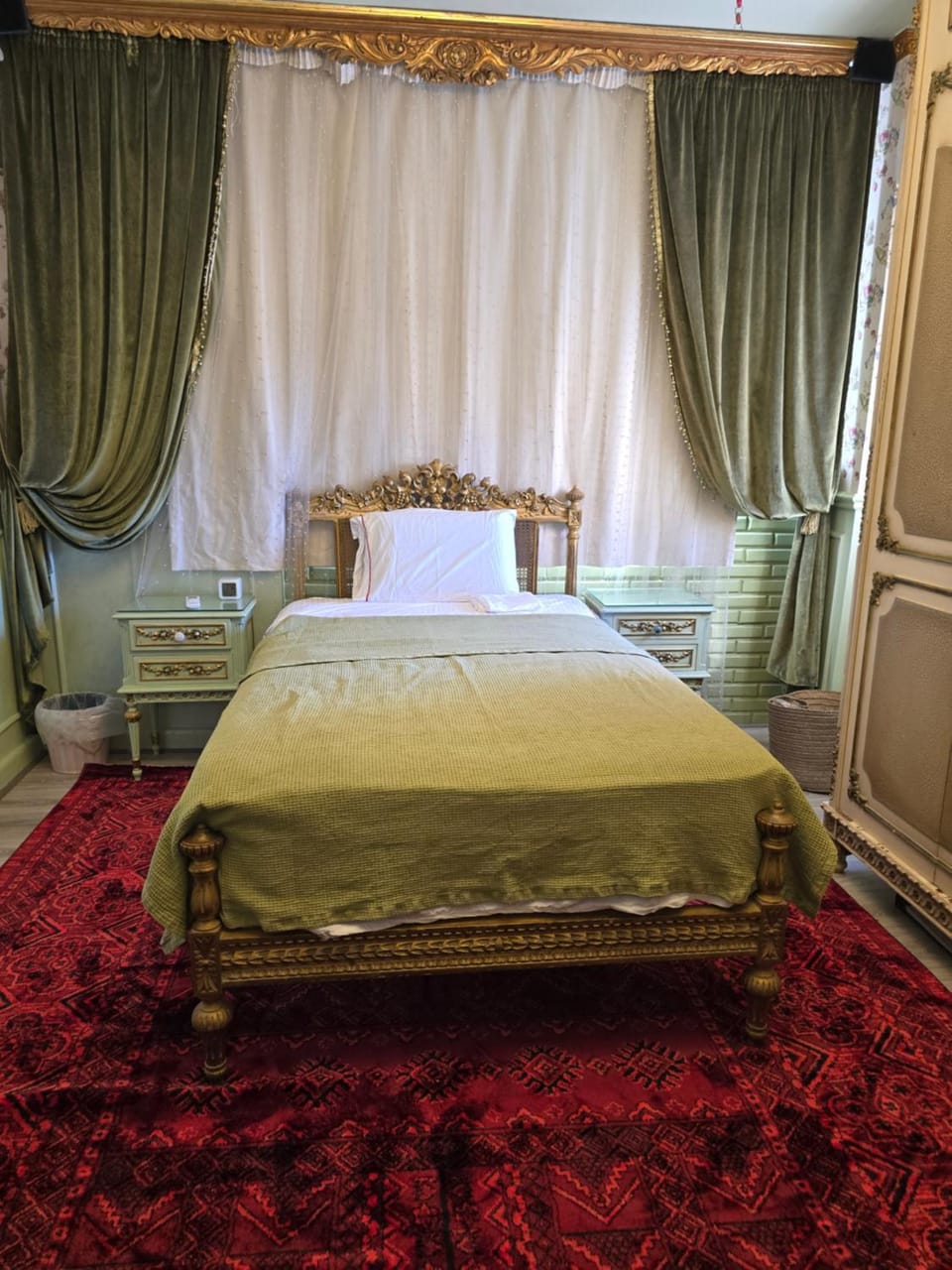 Calm Single Room for females, sun and sea Vacation rental in Alexandria