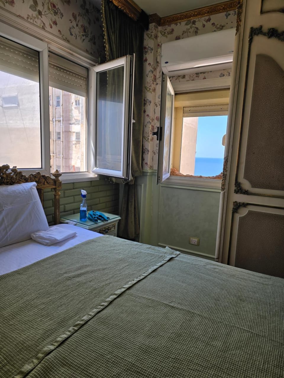 Calm Single Room for females, sun and sea Vacation rental in Alexandria