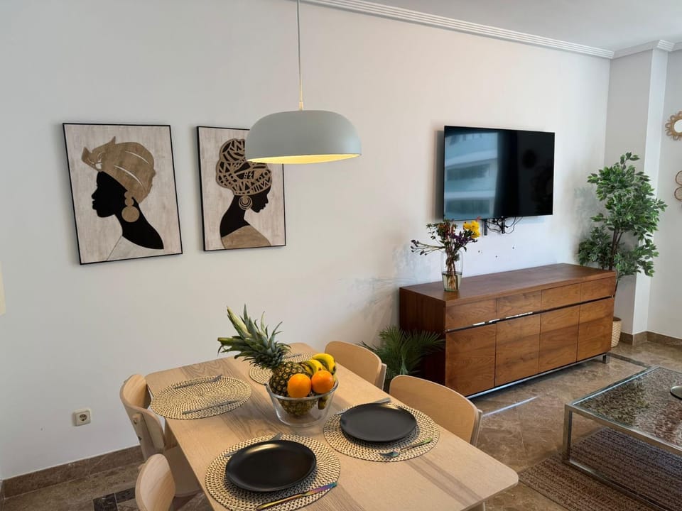 TV and multimedia, Living room, Seating area, Dining area