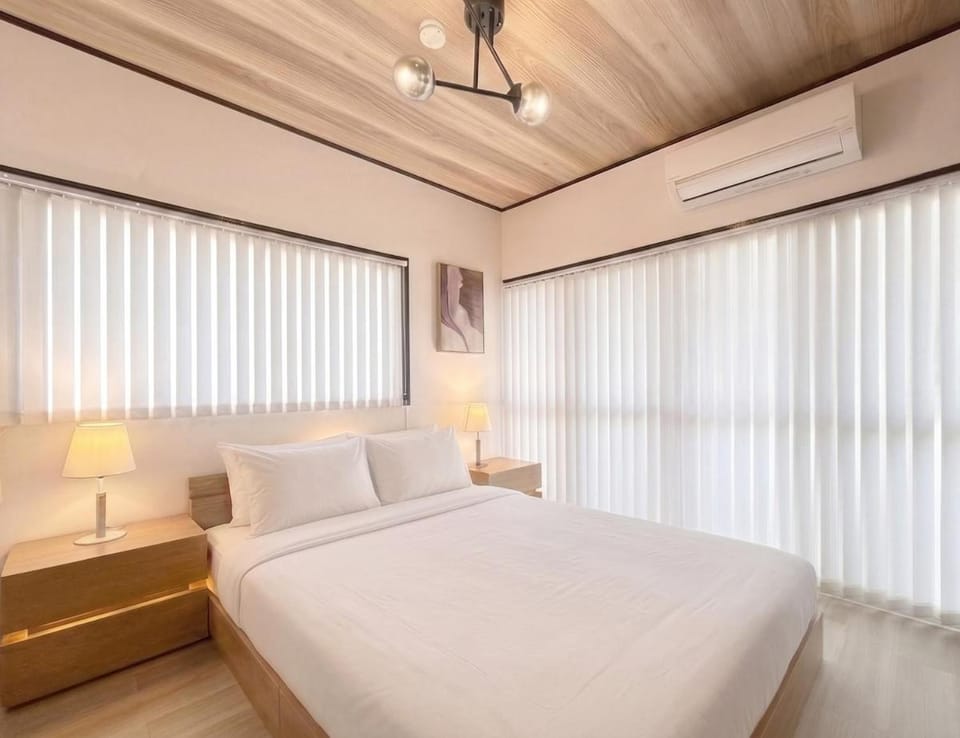 2 min walk to the station, 2 min by train to Skytree, can accommodate 6 ppl, Fully renovated detached house Apartment in Japan