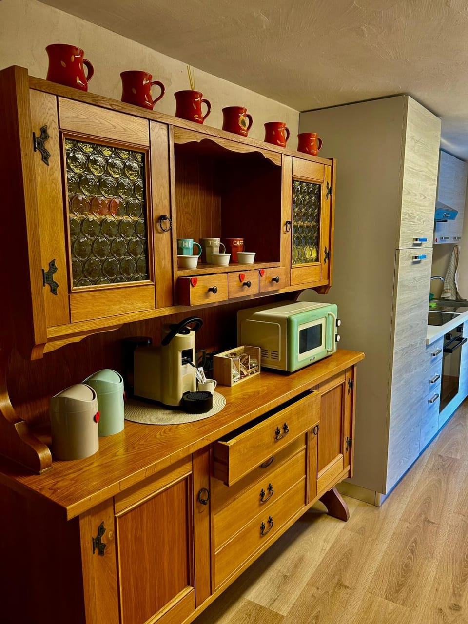 Coffee/tea facilities, microwave