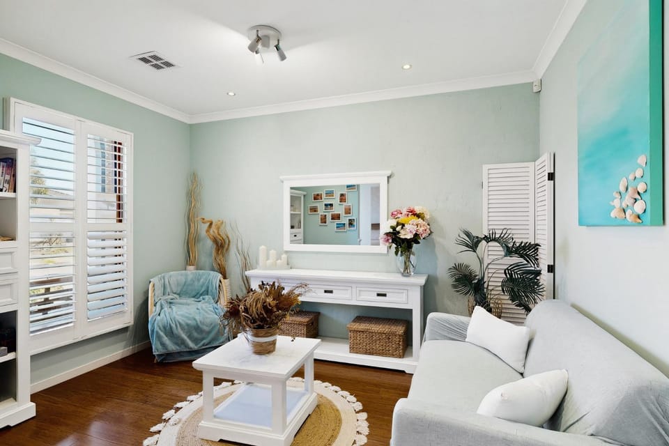 Family 3-Bed Retreat in Point Cook House in Werribee South