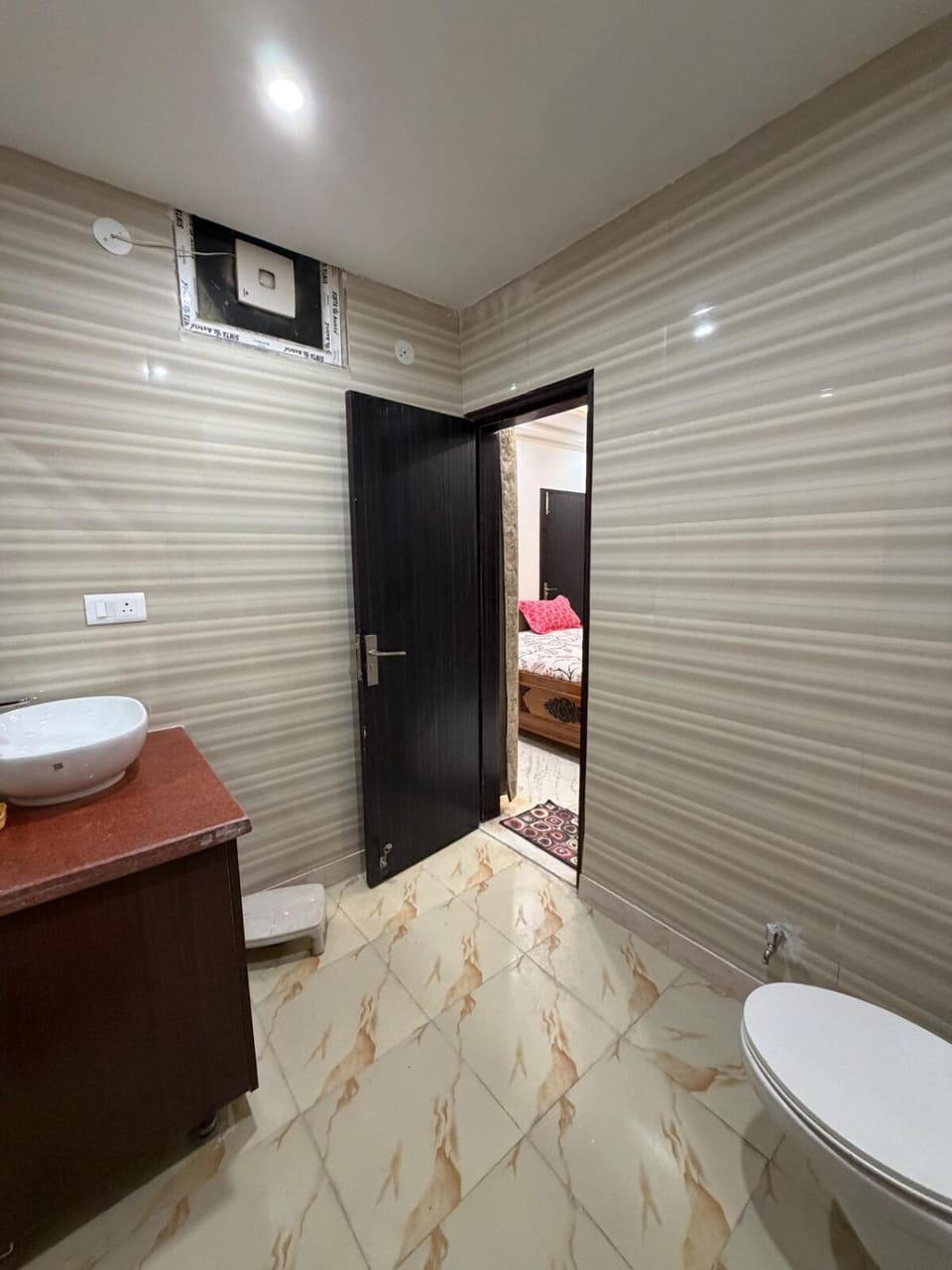 Luxury AC 4-BHK Vasant Kunj ILBS South Delhi Apartment in New Delhi