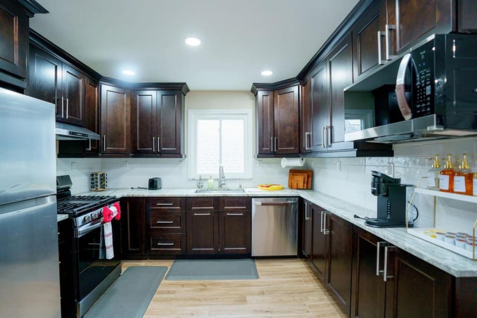 Modern Luxury 3BR 2 Baths Parking 15 Min NYC Apartment in Jersey City