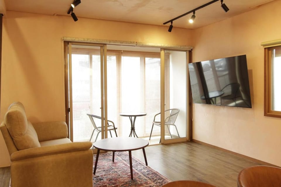 TV and multimedia, Living room, Seating area
