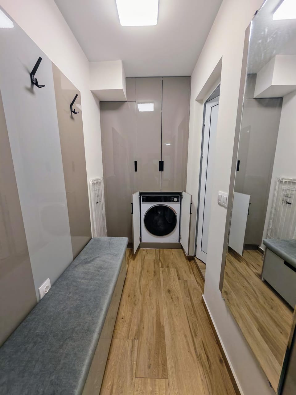 Seating area, wardrobe, laundry, washing machine