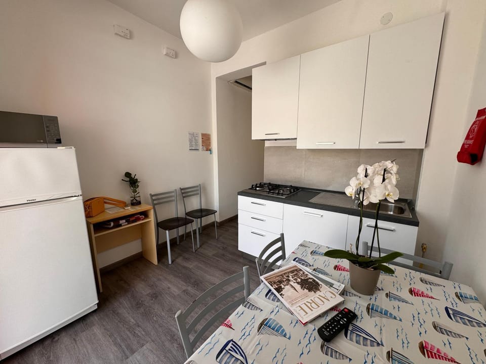 Kitchen or kitchenette, Dining area, kitchen