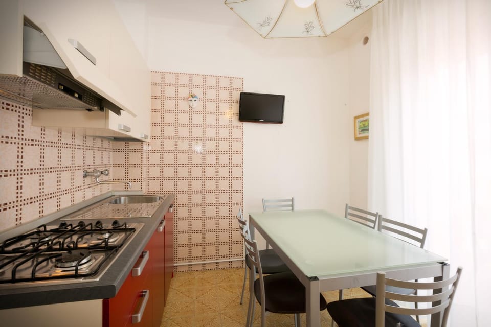 Shower, Toilet, Bed, Garden, Bathroom, TV and multimedia, Coffee/tea facilities, Balcony/Terrace, Kitchen or kitchenette, Living room, Seating area, Dining area, Bedroom, Area and facilities, Swimming pool, cot, bunk bed