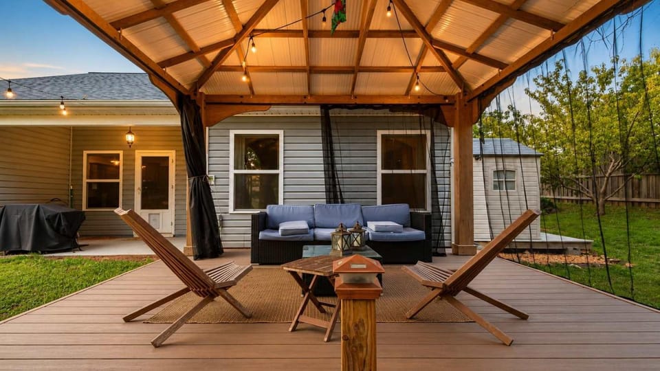 Dallas Stay with BBQ & Relaxing Backyard House in Acworth